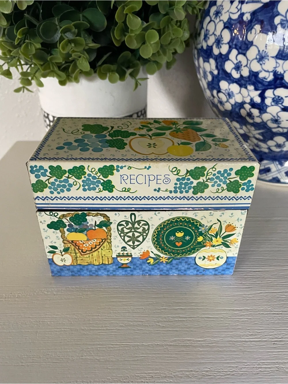Hallmark (USA) Retro Metal Rectangle ~ Recipe Box ~ Country Farmhouse Fruit